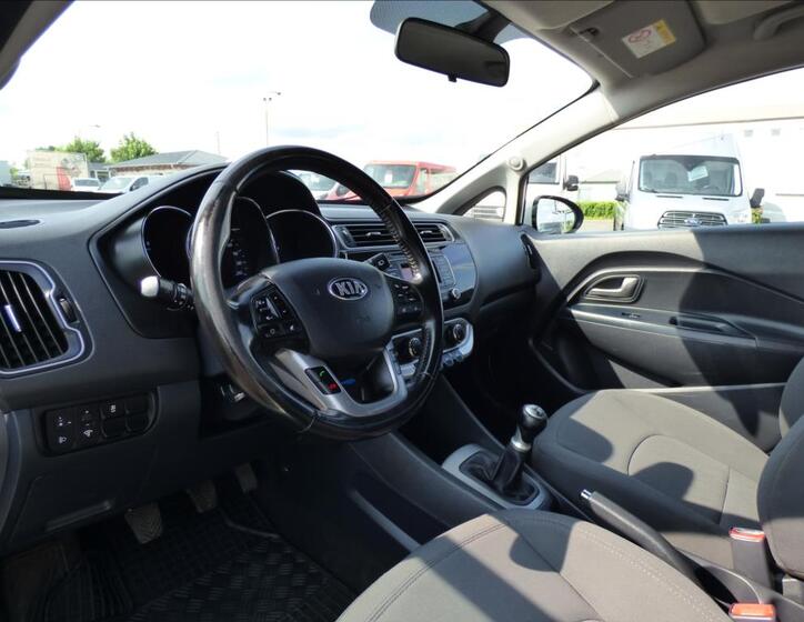 KIA Rio 11
