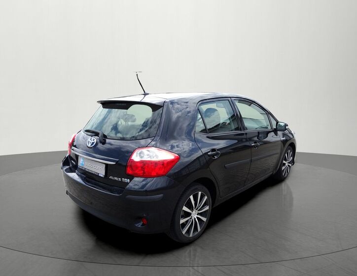 Toyota Auris 4