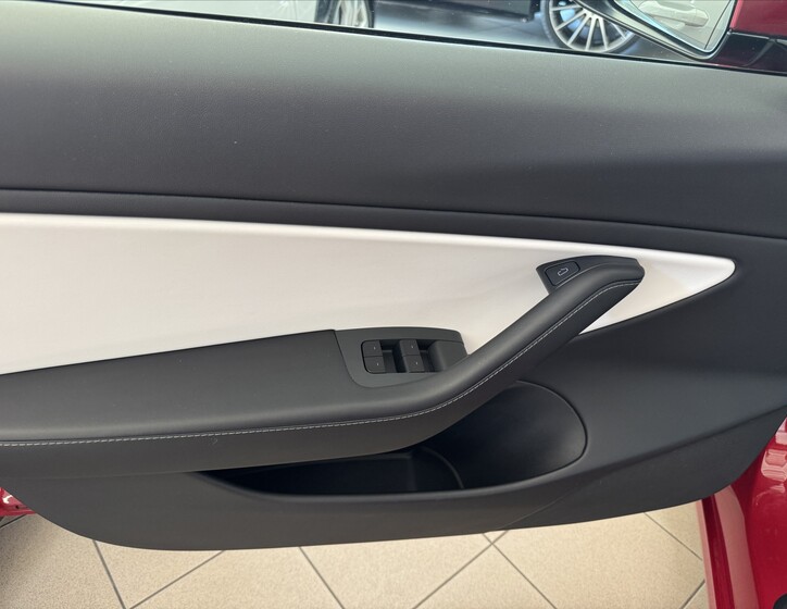 Tesla Model 3 14