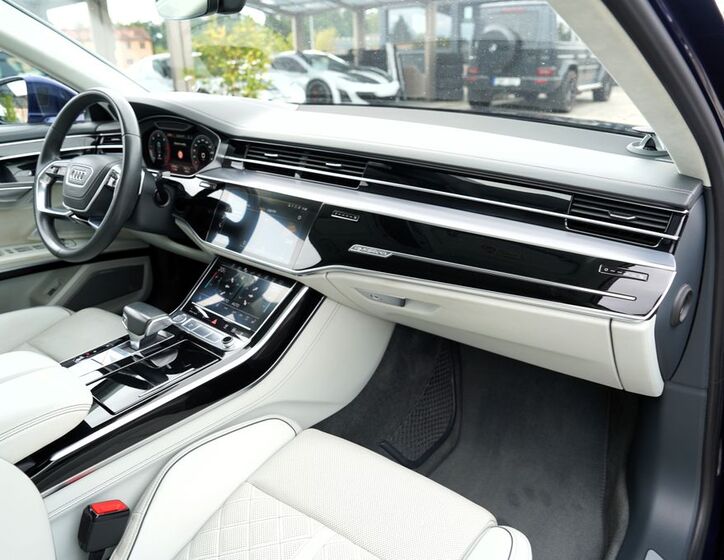 Audi A8 30