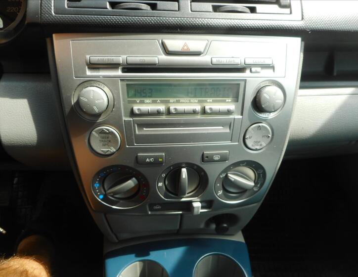 Mazda 2 13