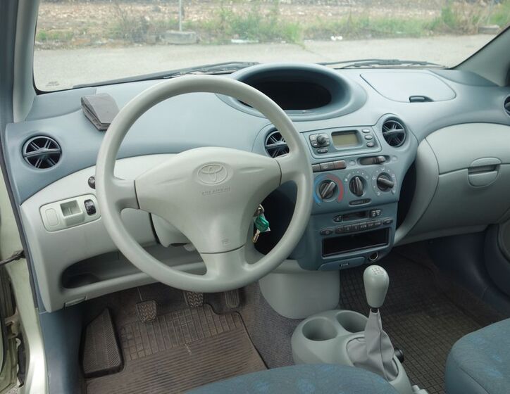 Toyota Yaris 21