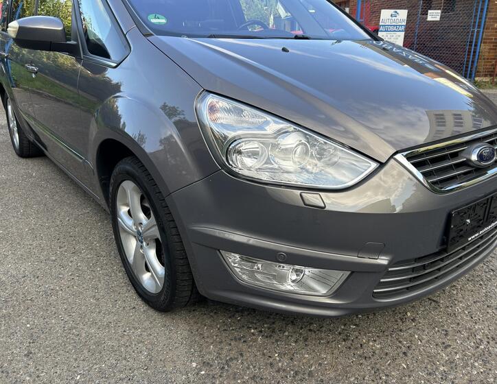 Ford Galaxy 8
