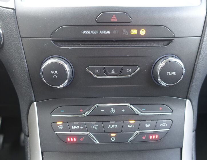 Ford Galaxy 18