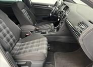 Volkswagen Golf 23