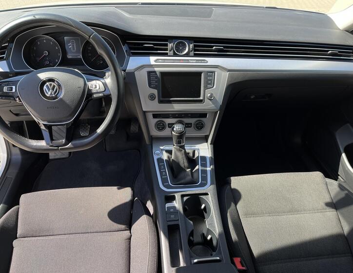 Volkswagen Passat 9