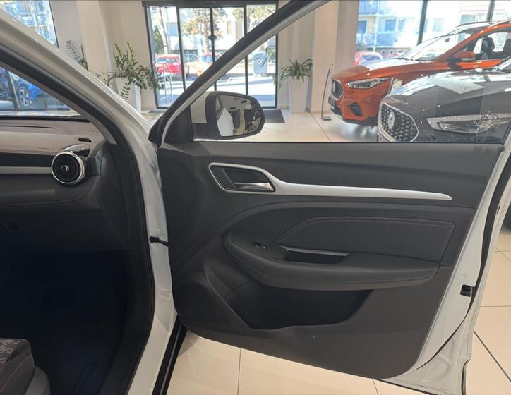 MG ZS 8