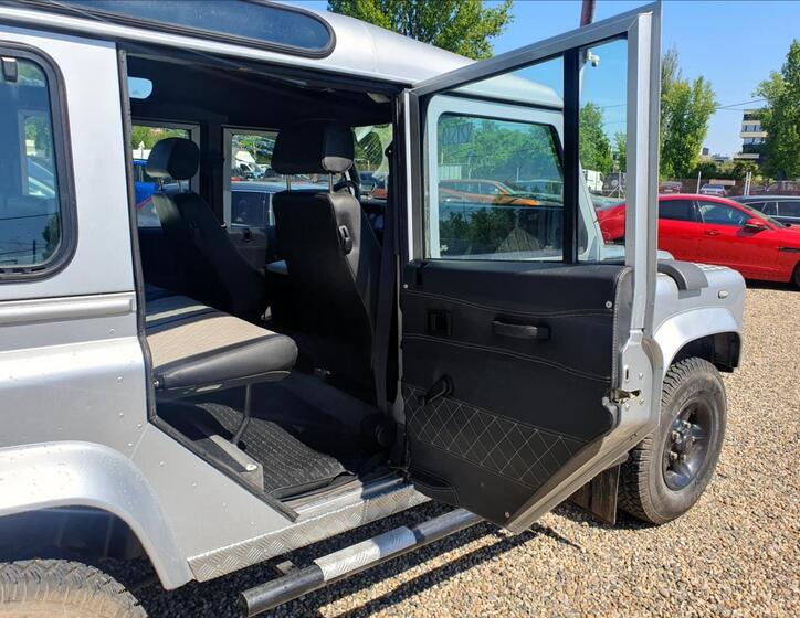 Land Rover Defender 15