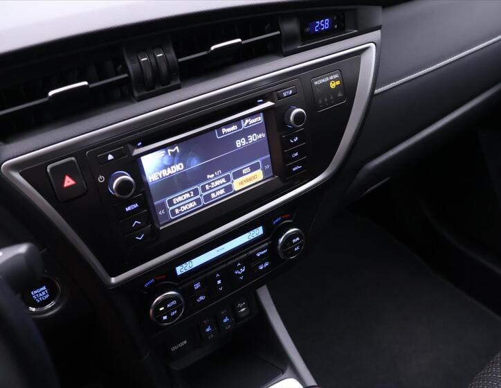Toyota Auris 24