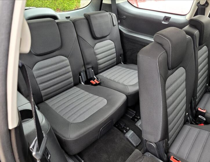 Ford Galaxy 18