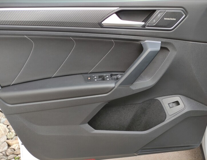 Volkswagen Tiguan 9