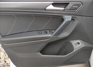 Volkswagen Tiguan 9
