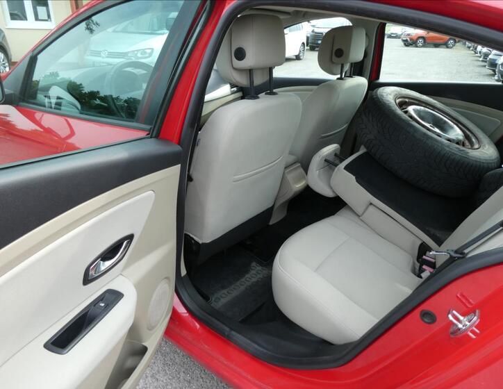Renault Fluence 17