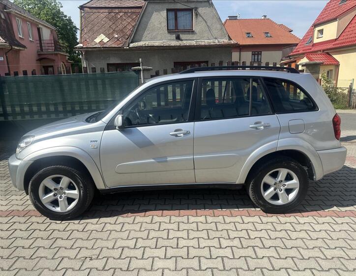 Toyota RAV4 8