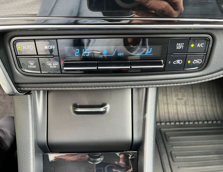 Toyota Auris 24