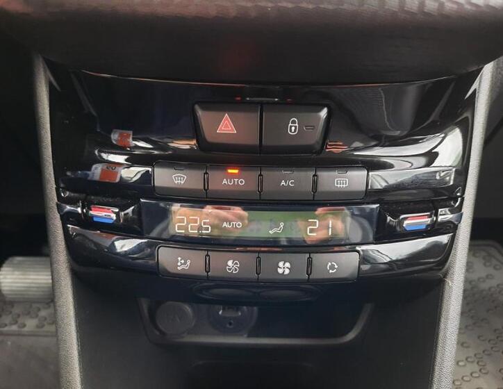 Peugeot 2008 23