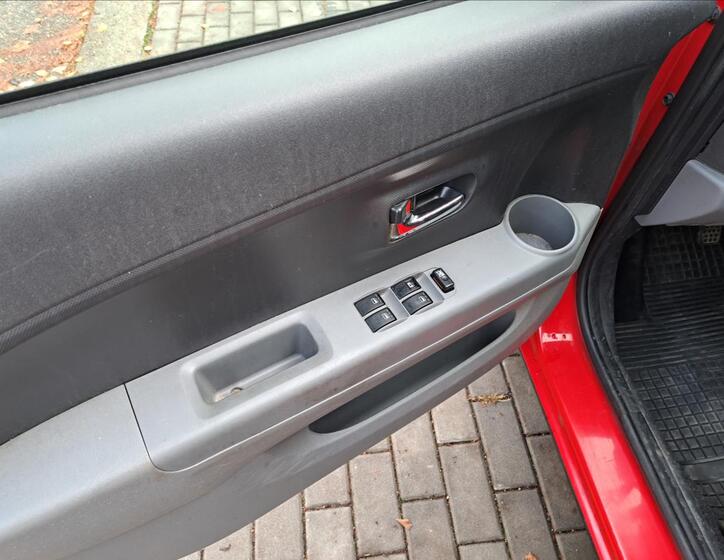 Daihatsu Sirion 20