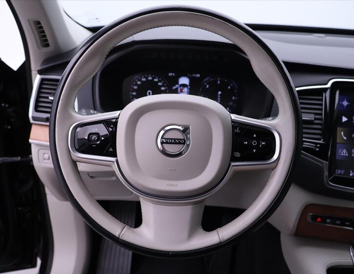 Volvo XC90 21