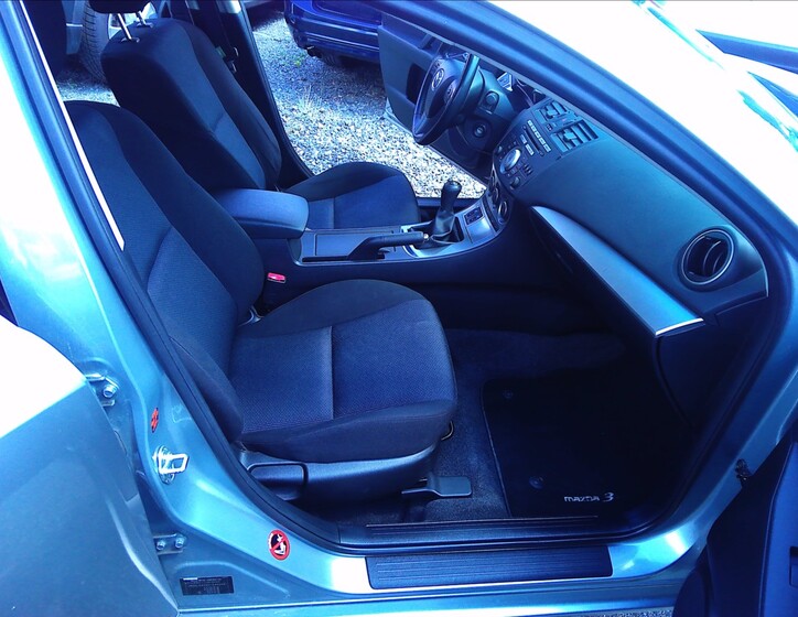 Mazda 3 10