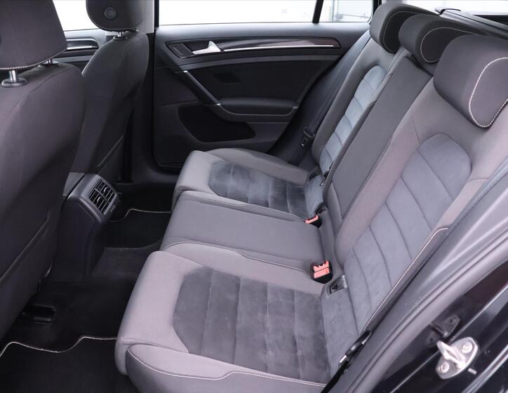 Volkswagen Golf 14