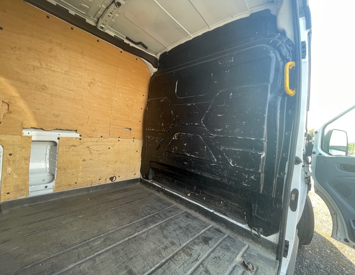 Ford Transit 9