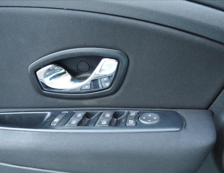 Renault Fluence 13