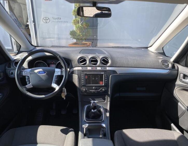 Ford Galaxy 13