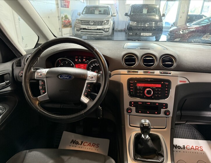Ford Galaxy 18