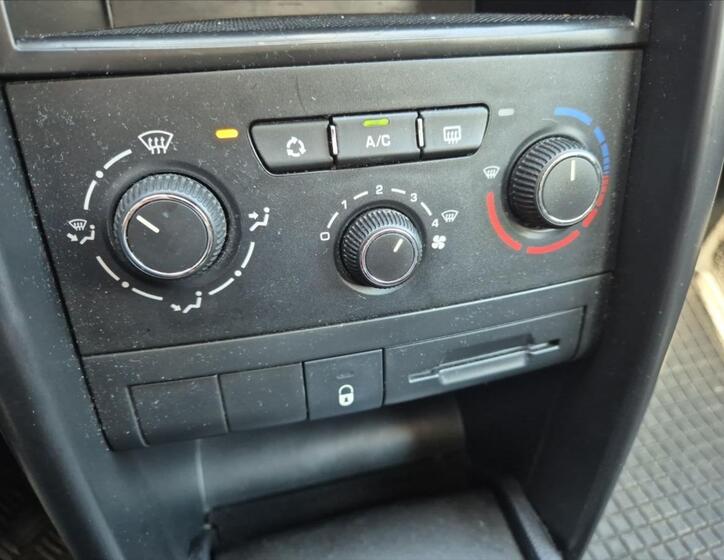 Peugeot 207 13