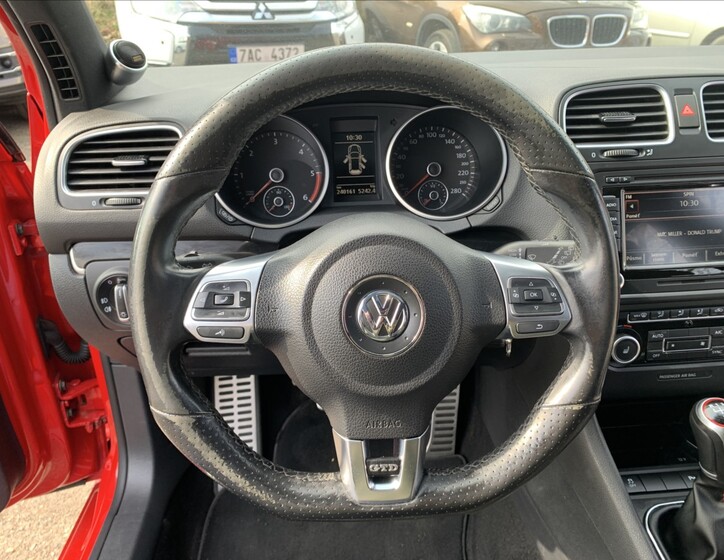 Volkswagen Golf 10