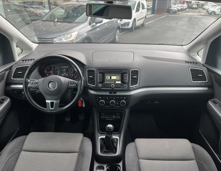 Volkswagen Sharan 9