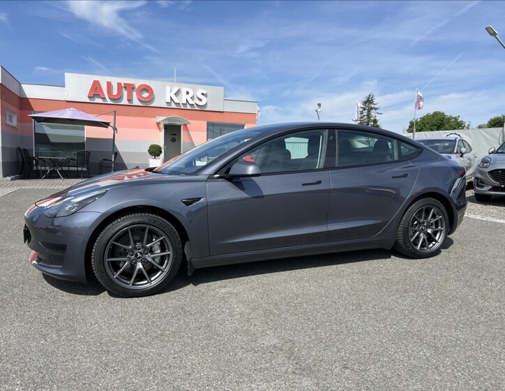 Tesla Model 3 10