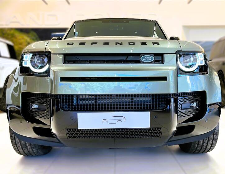 Land Rover Defender 11