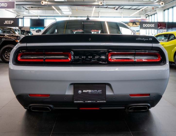 Dodge Challenger 4