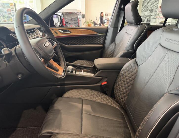 Jeep Grand Cherokee 8