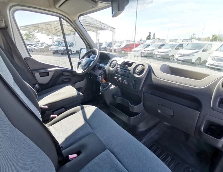 Renault Master 8