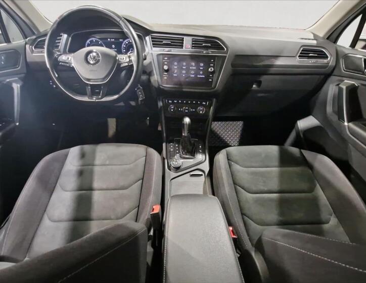 Volkswagen Tiguan 9