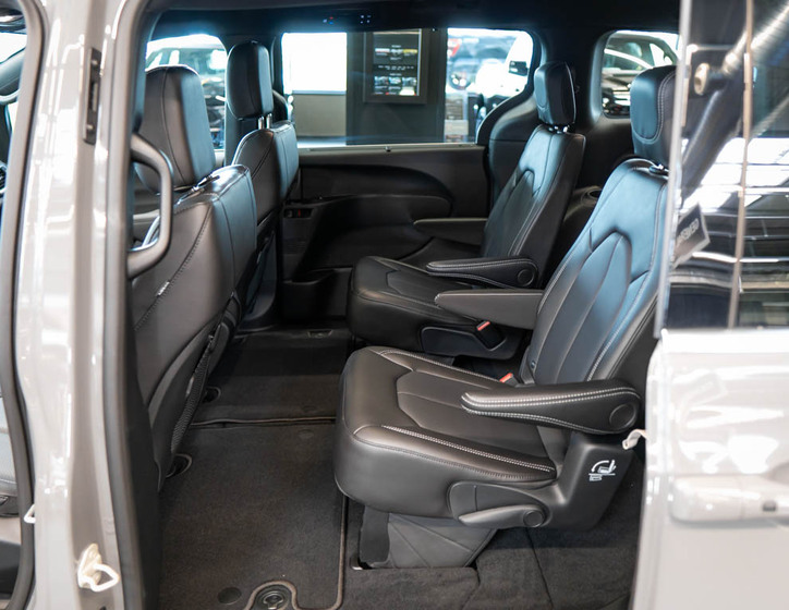Chrysler Pacifica 30