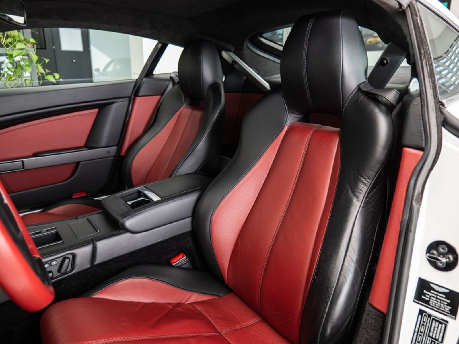 Aston Martin V8 Vantage 8