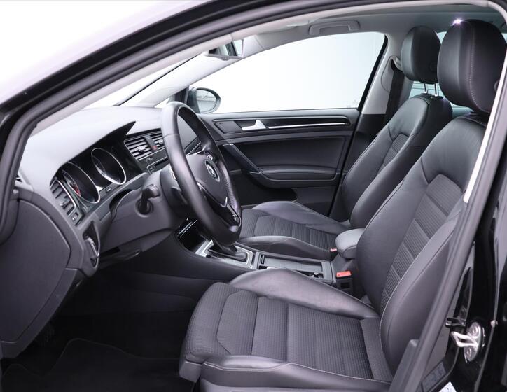 Volkswagen Golf 12