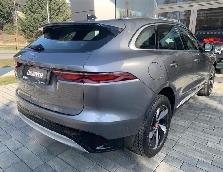 Jaguar F-Pace 5
