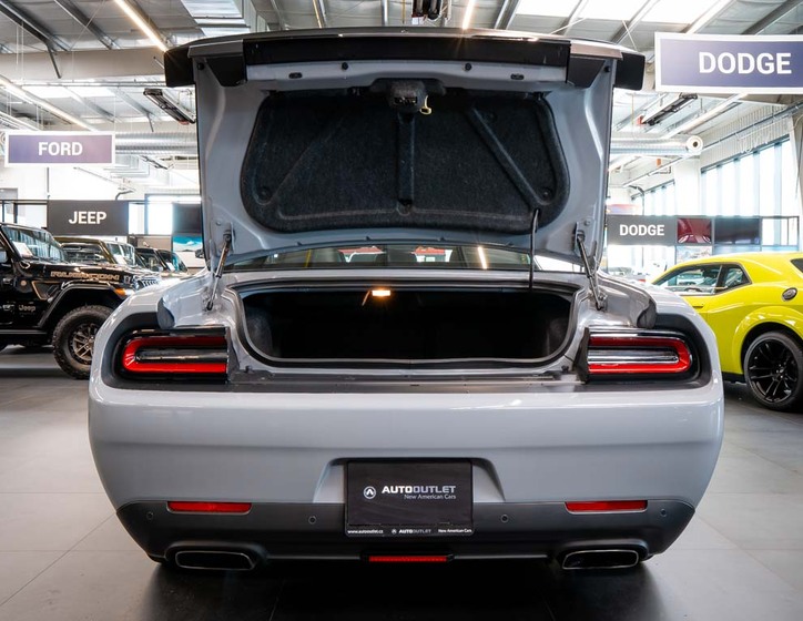 Dodge Challenger 6