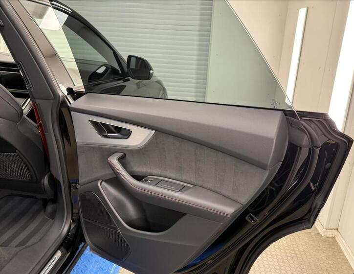 Audi Q8 20