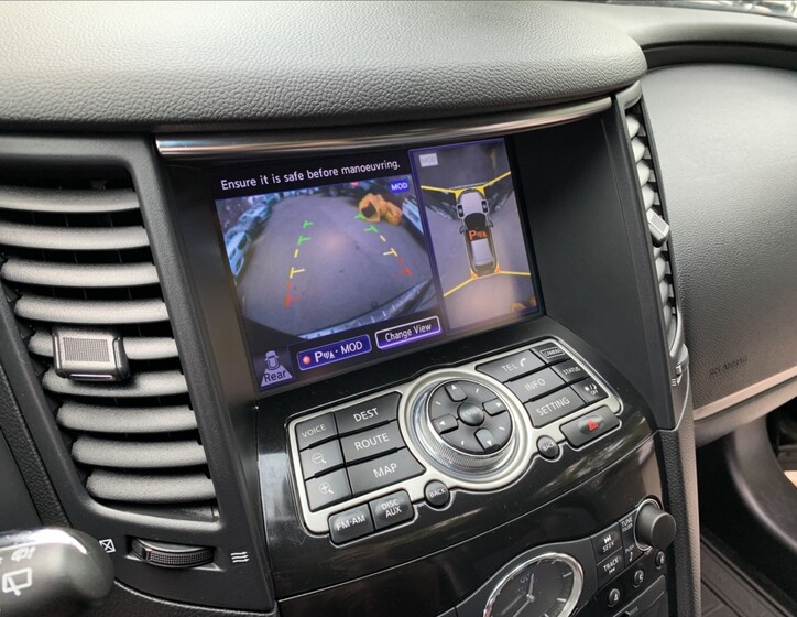 Infiniti QX70 12