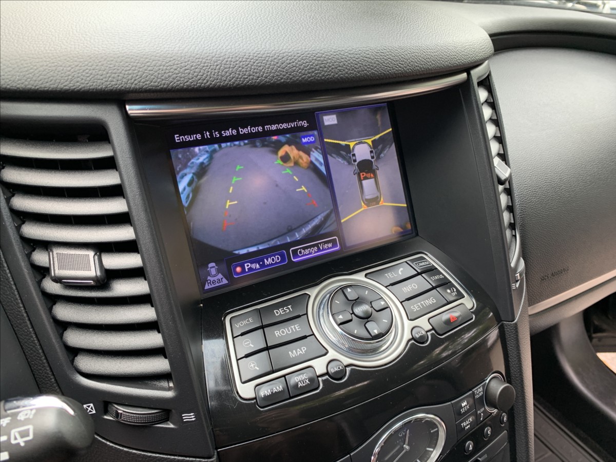 Infiniti QX70