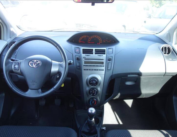 Toyota Yaris 16