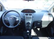 Toyota Yaris 16
