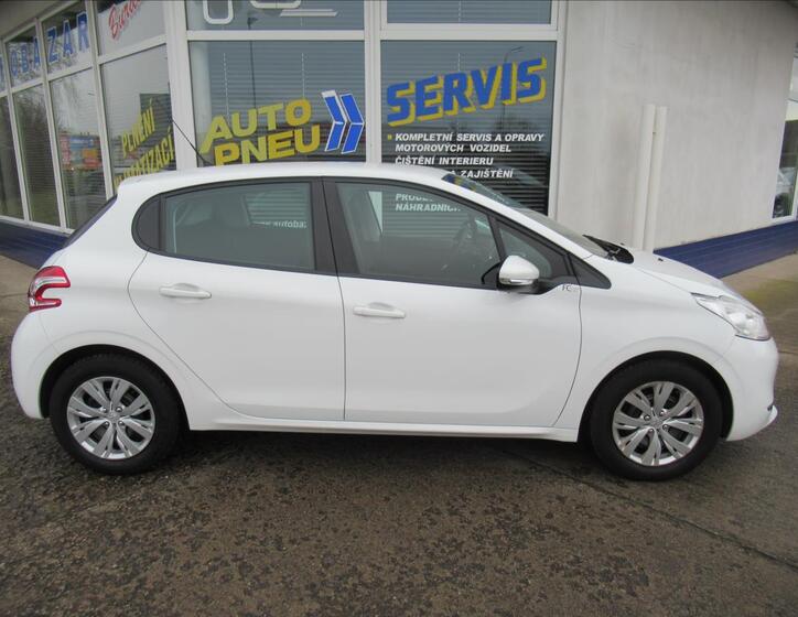 Peugeot 208 7