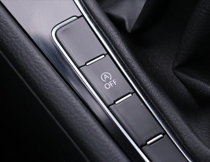 Volkswagen Golf 30