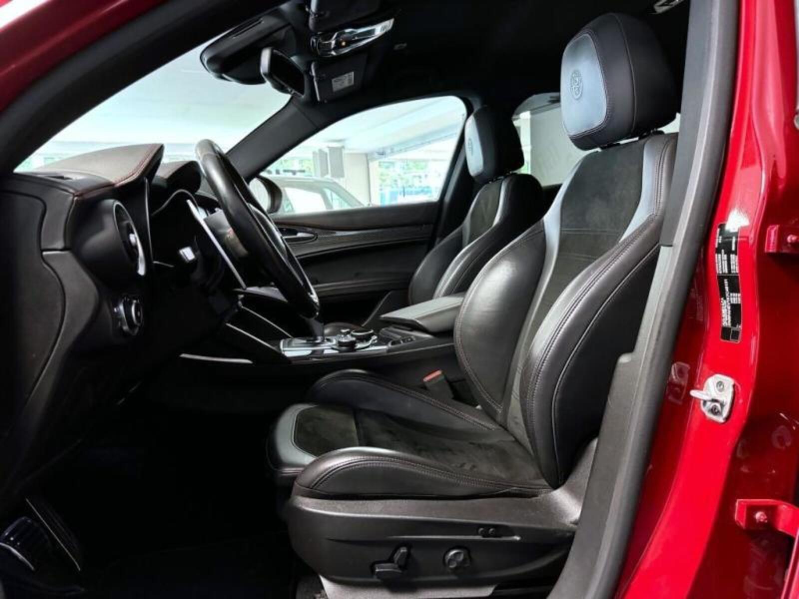 Alfa Romeo Stelvio 10